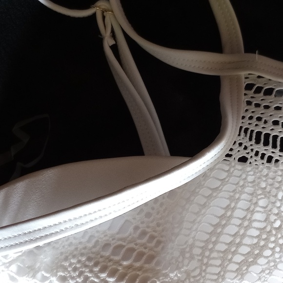 Time and Tru crochet high neck halter top - Picture 6 of 6